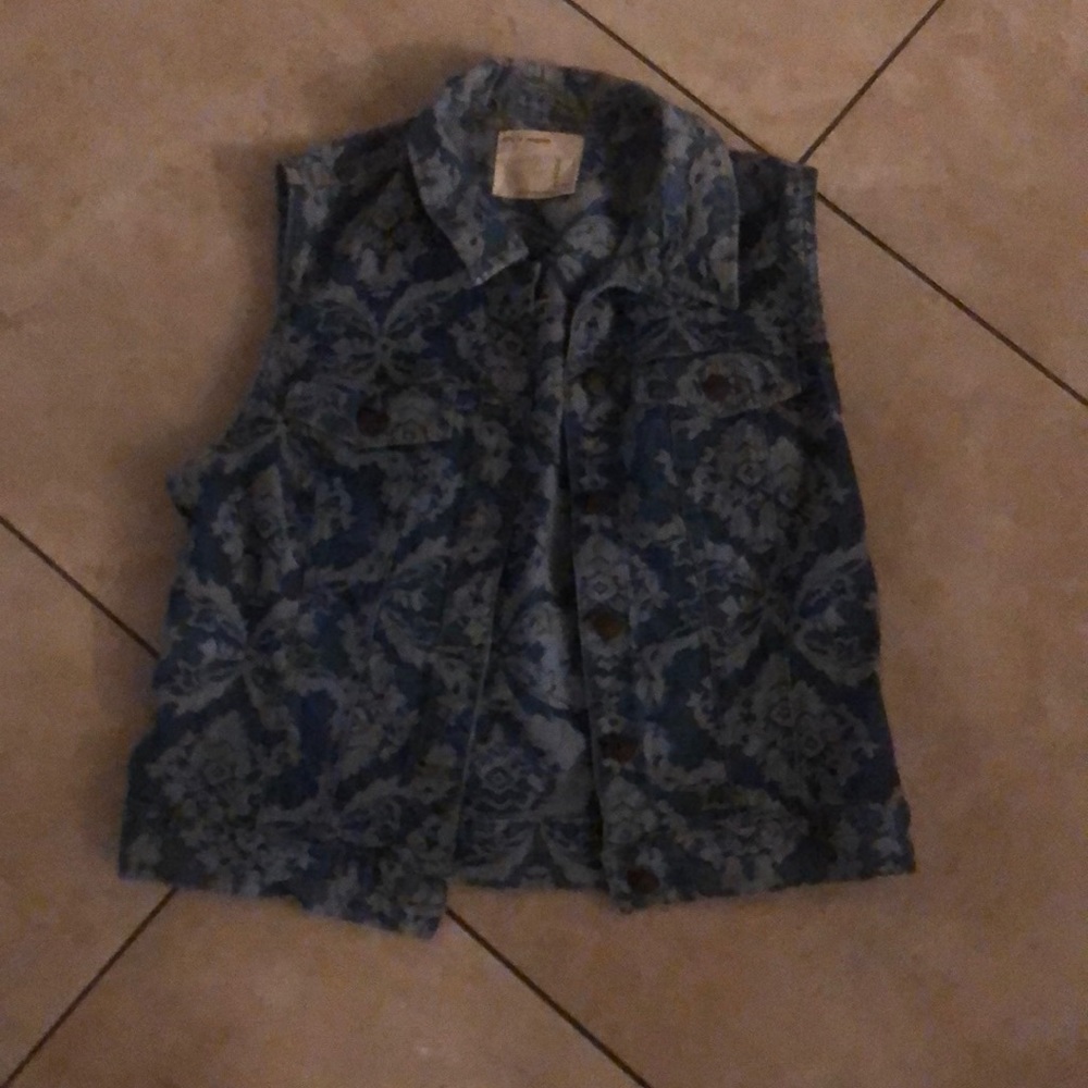 Life in progress denim sleeveless jacket